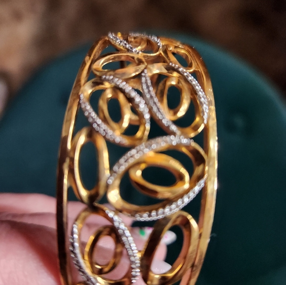 Gold plated and diamond chip cuff - Picture 3 of 10